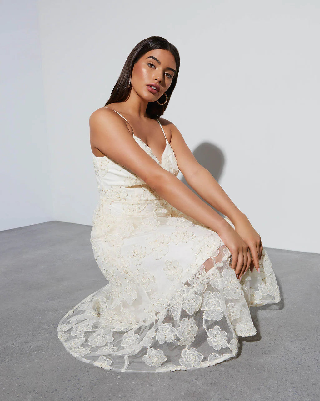 Somebody To Love Sweetheart Lace Midi Dress